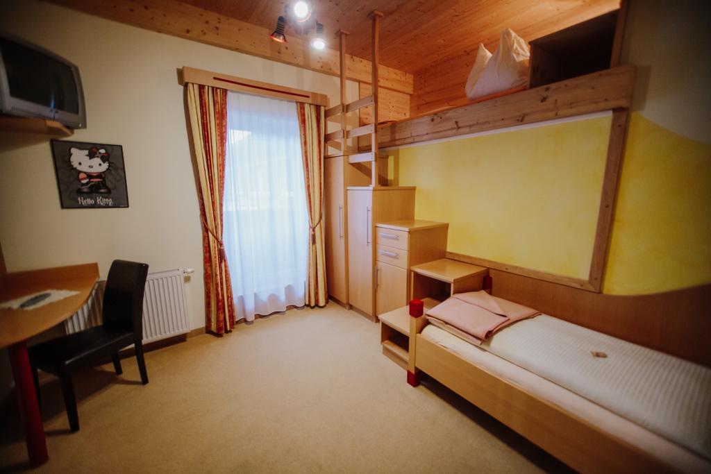Hotel Garni Zerza Tröpolach Екстериор снимка